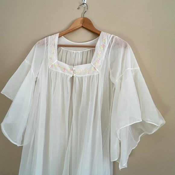 Vintage Sheer Bell Sleeve Peignoir Robe Long Lingerie Negligee Embroidered - Picture 4 of 9